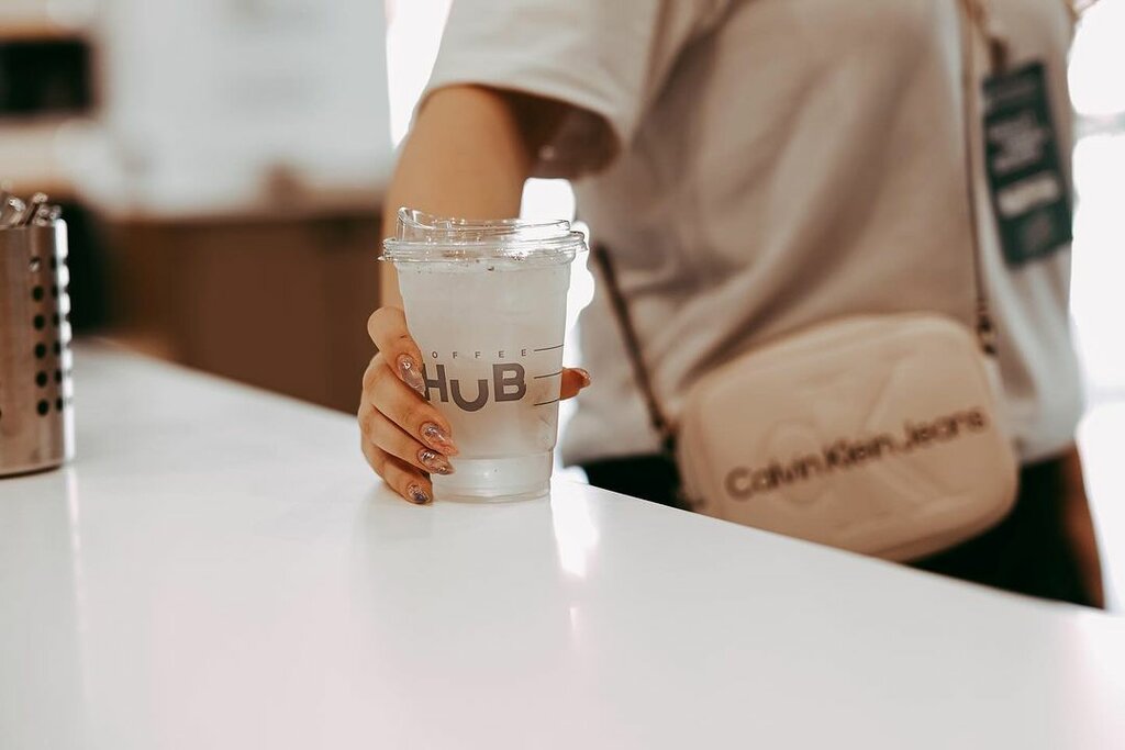 CoffeeHub kahve sunumu